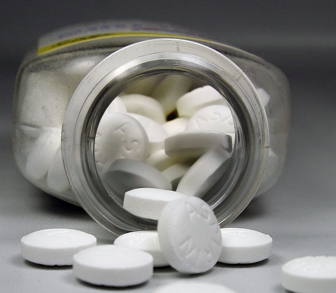 Aspirin for heart attack: Chew or swallow?